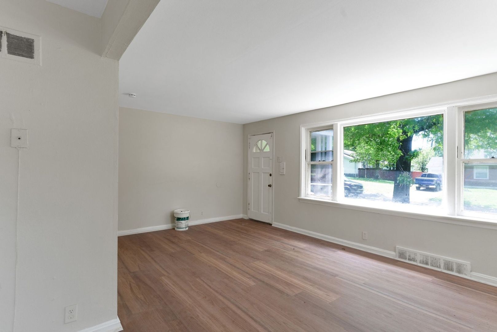 Building Photo - 8135 Bloom Dr