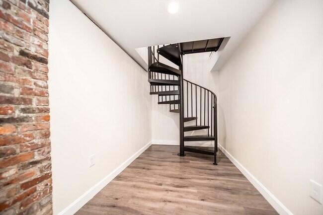 Building Photo - 46 Medford St