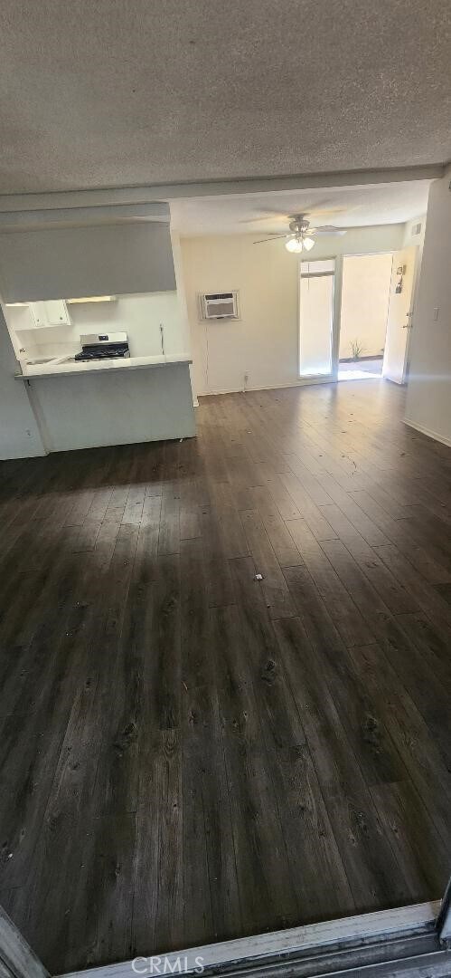 Building Photo - 3050 S Bristol St