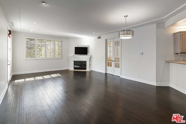 Building Photo - 1875 S Beverly Glen Blvd