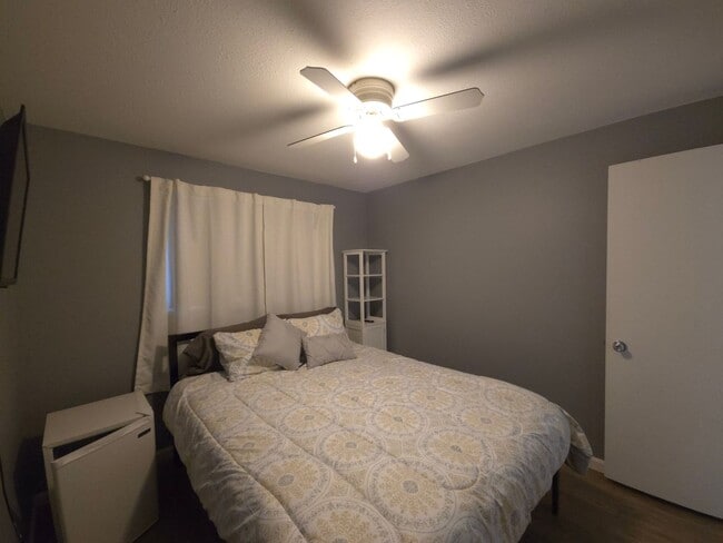 Building Photo - Fully Furnished Home