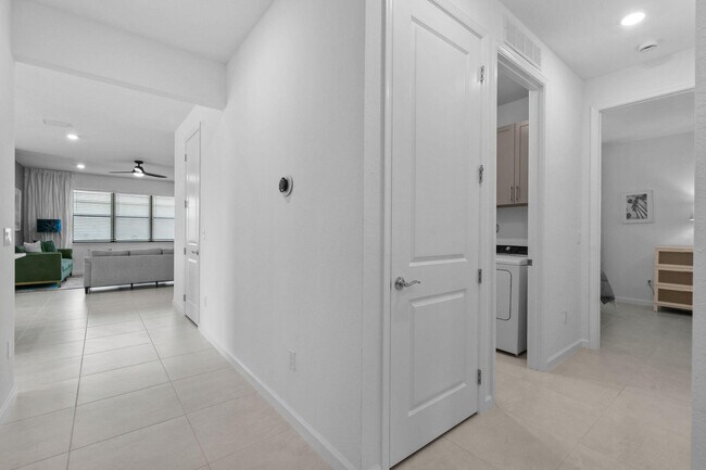 Building Photo - 758 SE Courances Dr