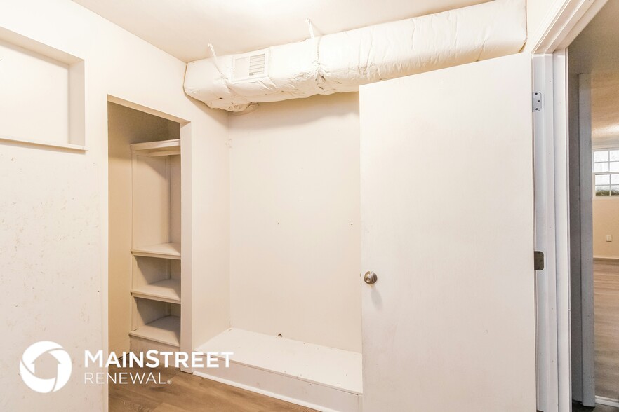 Building Photo - 509 Barclay Square Ct
