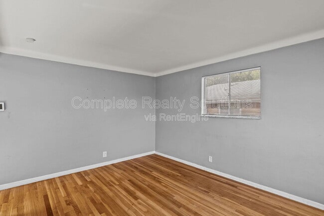 Building Photo - 1216 Lakeview Ave