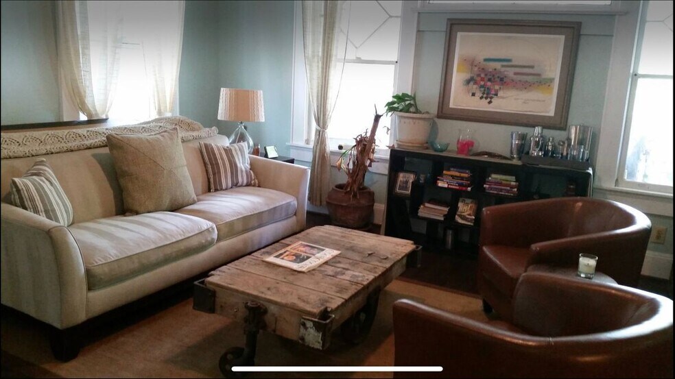 Building Photo - 462 Greenwood Ave NE