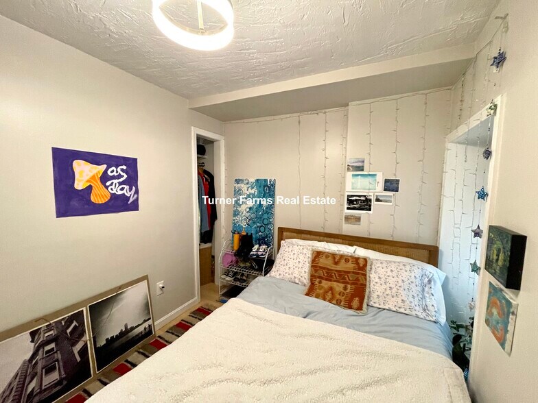 Building Photo - 89 Hudson St