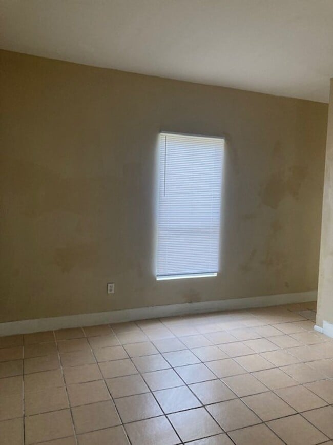Building Photo - Gulfport 2 Bedroom