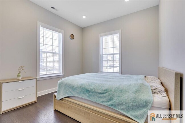 Building Photo - 1 Lafayette Wy