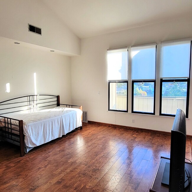 Primary Photo - Bliss: Furnished 1BR Condo with Pool and P...