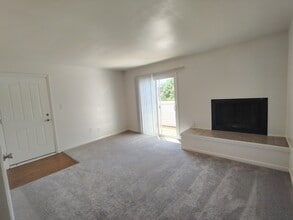 Building Photo - 600 Reusens Rd