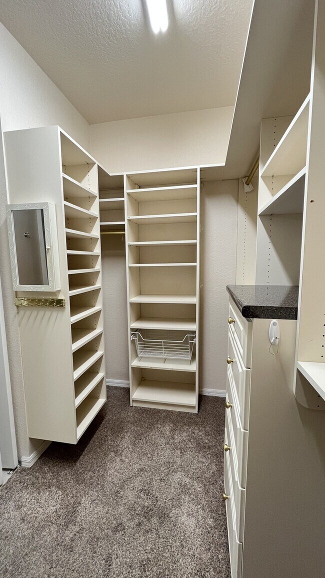 Building Photo - 2506 SW 15th Pl