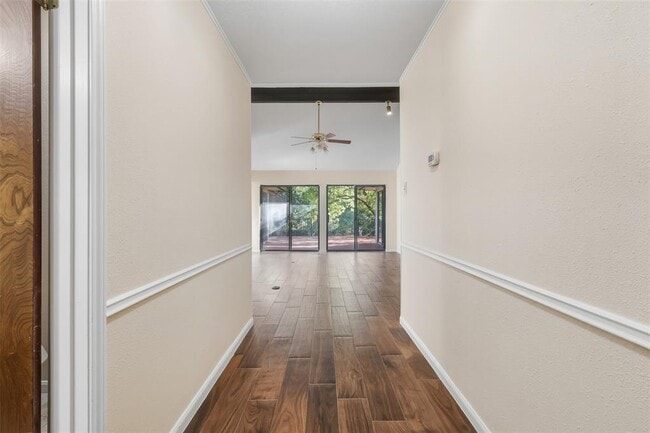 Building Photo - 1109 Lohmans Crossing Rd
