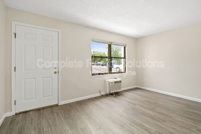 Building Photo - 790 Country Aire Ct