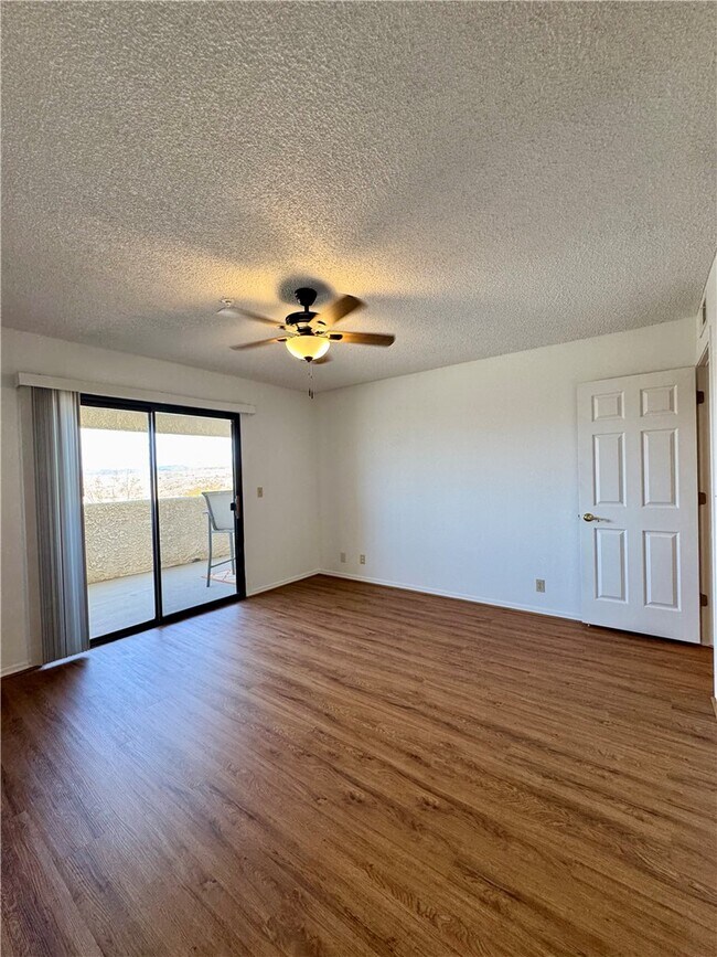 Building Photo - 2022 Merrill Ln