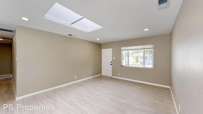 Building Photo - 3 br, 1.5 bath House - 2008 Vermont St NE ...