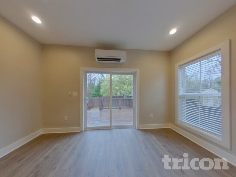 Building Photo - 3047 Ridge Ave