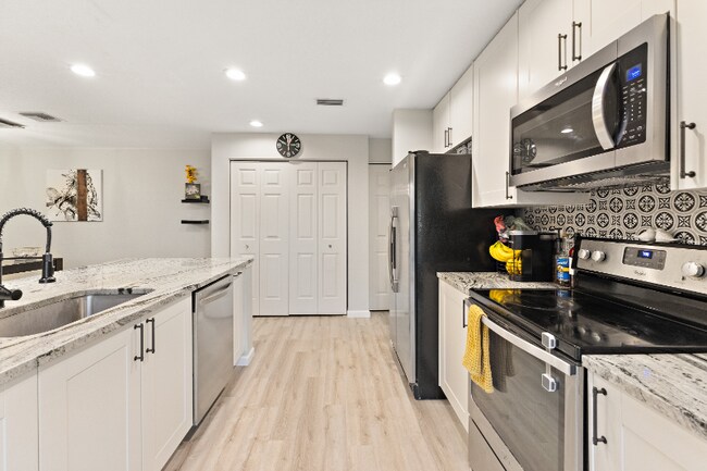 Building Photo - 2989 Poplar Ave