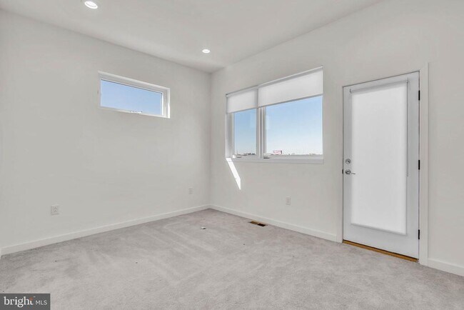 Building Photo - 3000 Schirra Ln