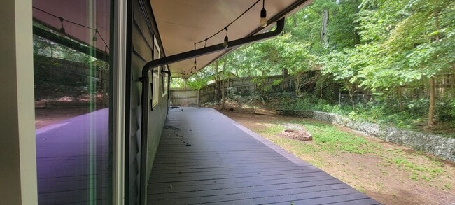 Building Photo - 4 bedrooms 3 baths beautiful house