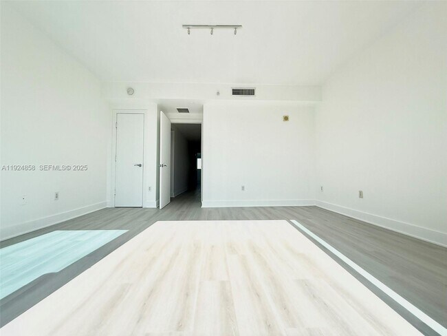 Building Photo - 2950 NE 188th St