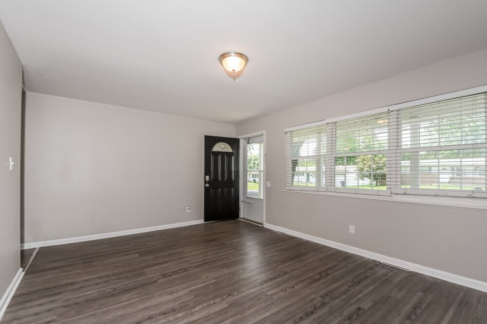 Building Photo - 2325 Flamingo Dr