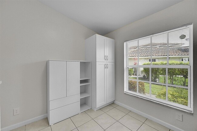 Building Photo - 5642 NW 118th Dr