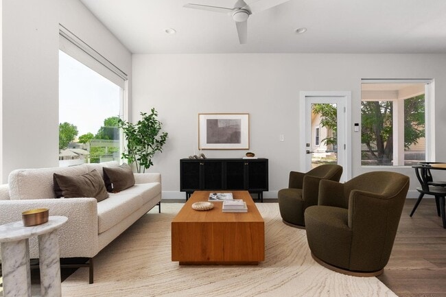 Building Photo - 2108 Rosewood Ave