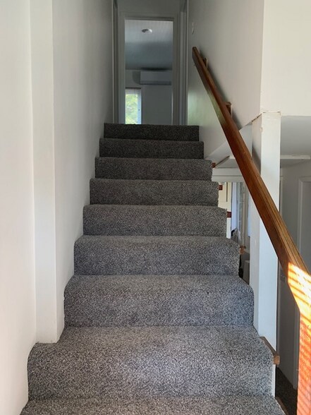 Building Photo - 1165 Hobart St