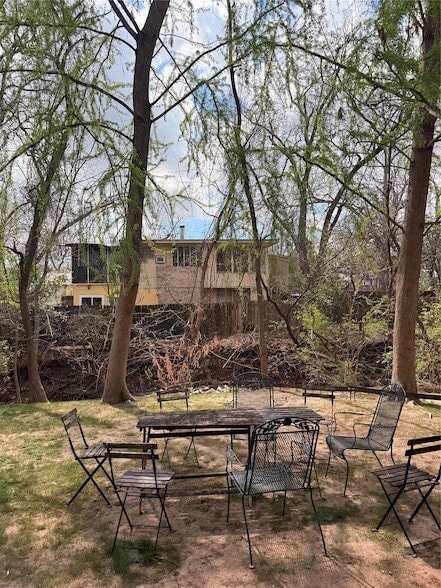 Building Photo - 407 E 45th St