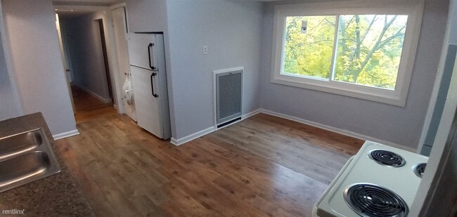 Building Photo - 1 br, 1 bath 4plex - 2303 West McKinley Av...