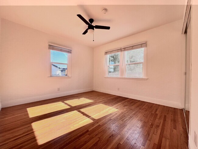 Building Photo - 4628 6th Ave