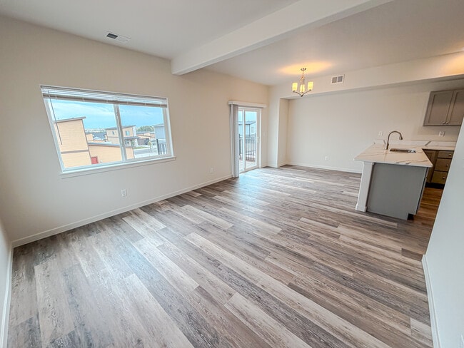 Building Photo - 1601 Elsie Jean Trl