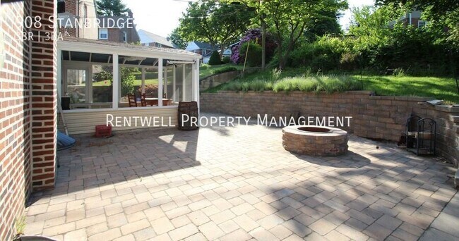 Building Photo - 908 Stanbridge Rd