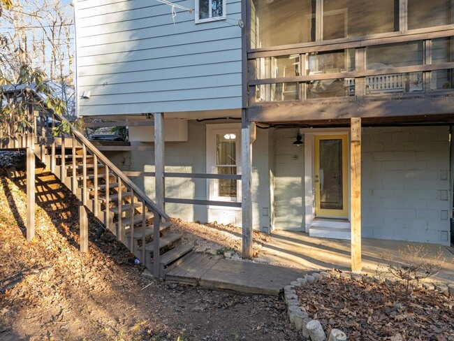 Building Photo - Charming 1 Bed, 1 Bath Duplex with Office/...