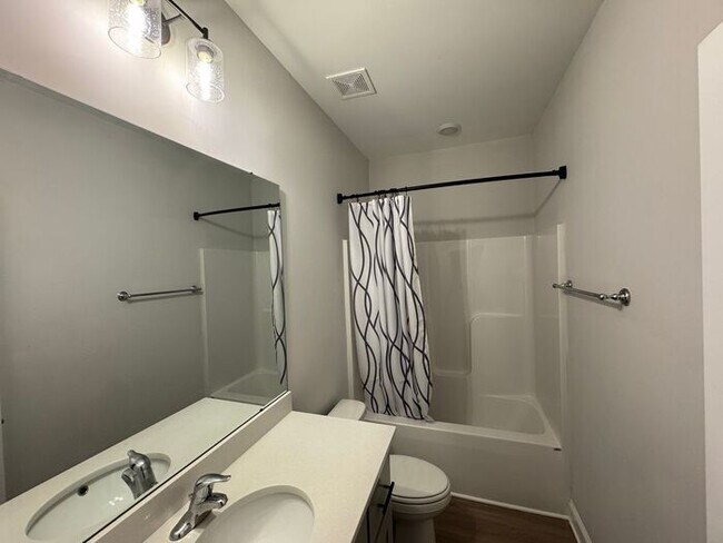 Building Photo - Look and lease in Athens .,M8 N766 M,