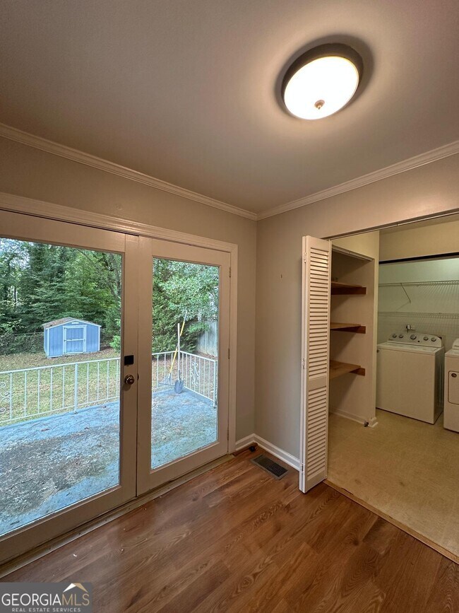 Building Photo - 115 Peyton Rd SW