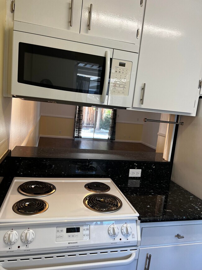 Building Photo - 100 Cleaveland Rd