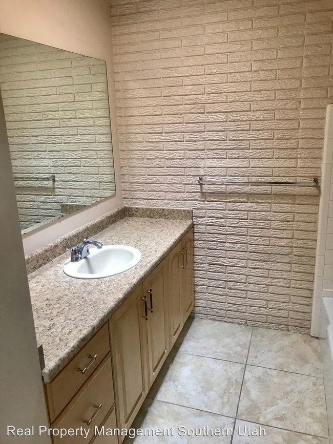 Building Photo - 2 br, 1 bath House - 454 E 700 S Apt A