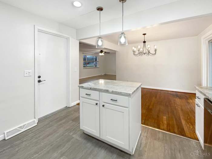 Building Photo - 4705 Beechwood Rd