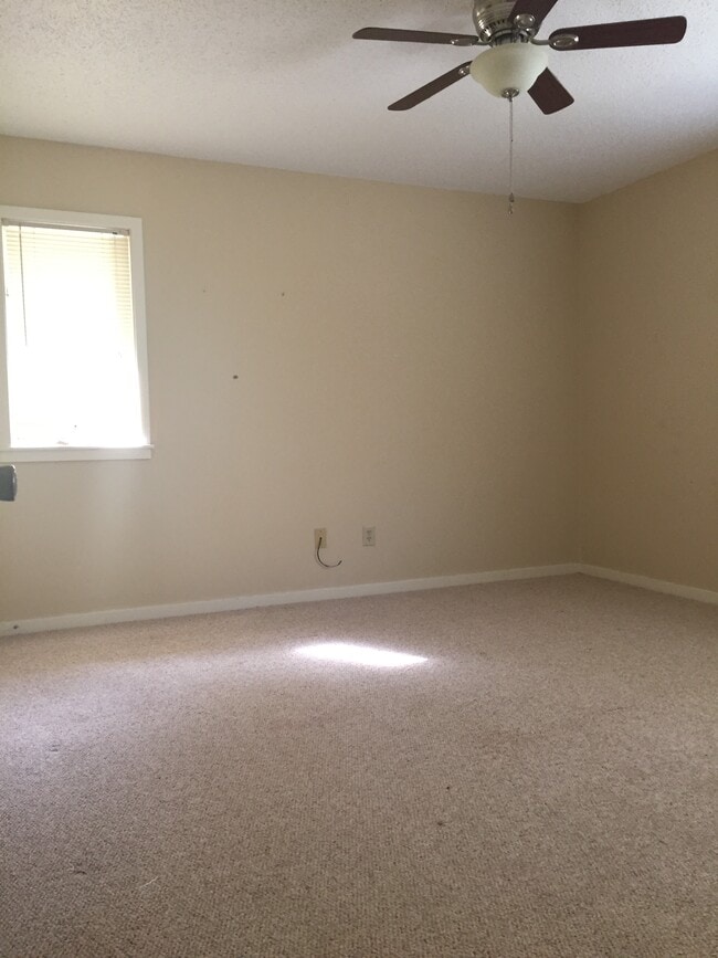 Building Photo - 214 Westbrooke Dr