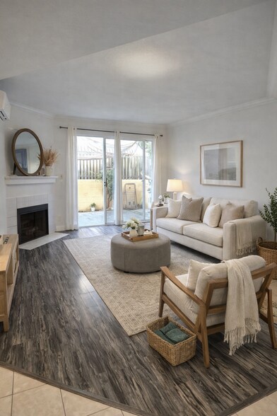 Building Photo - 640 W 4th St