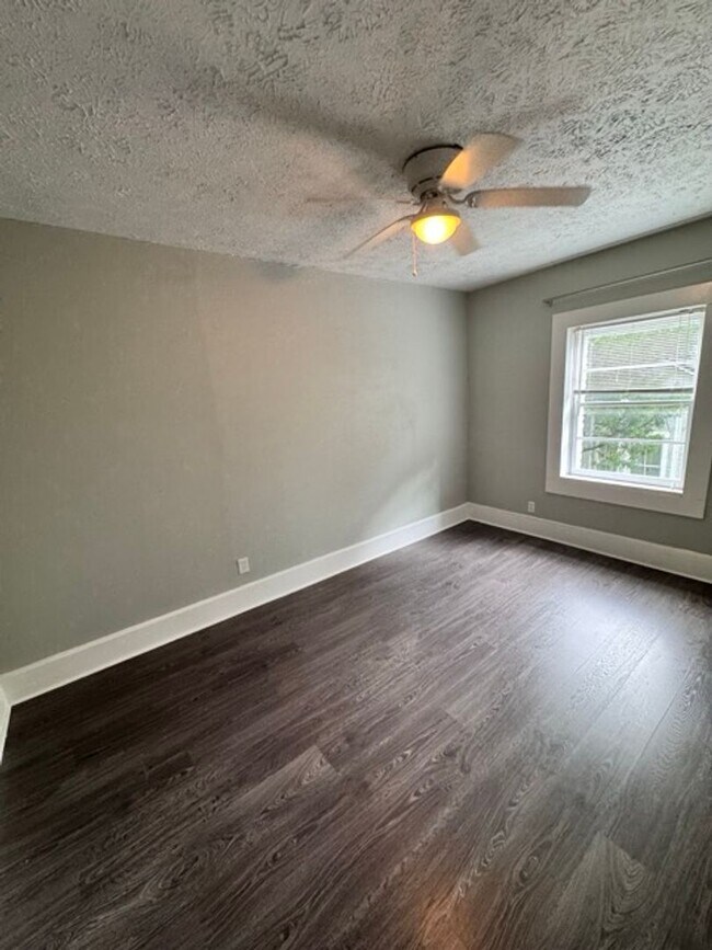 Building Photo - HALF OFF FIRST MONTHS RENT SPECIAL!!