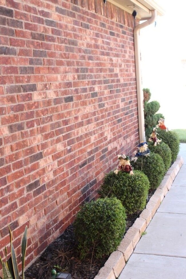 Building Photo - Fantastic home located in West Hill