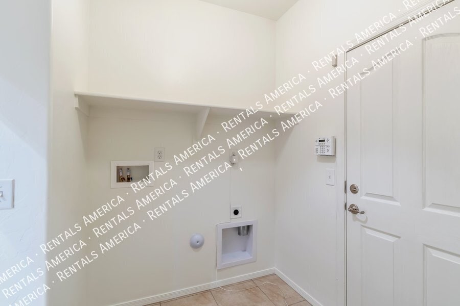 Building Photo - 8960 N Country Home Ln