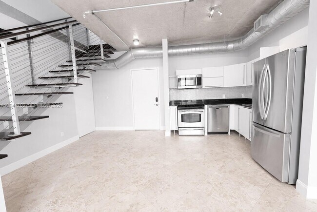 Building Photo - 690 SW 1st Ct