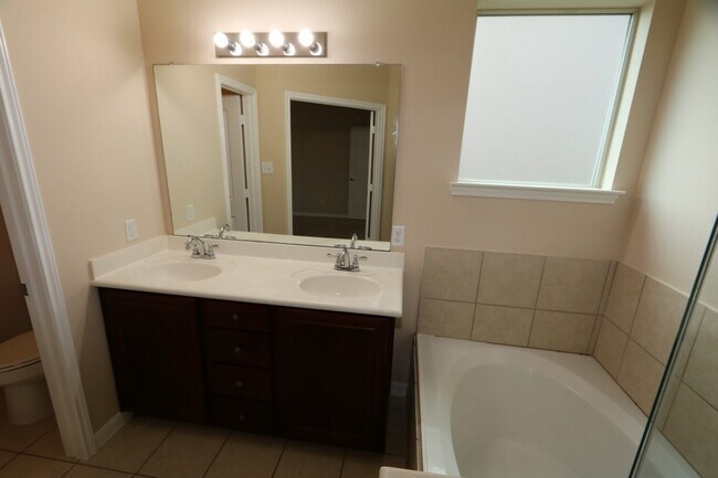 Building Photo - 19631 Little Pine Ln