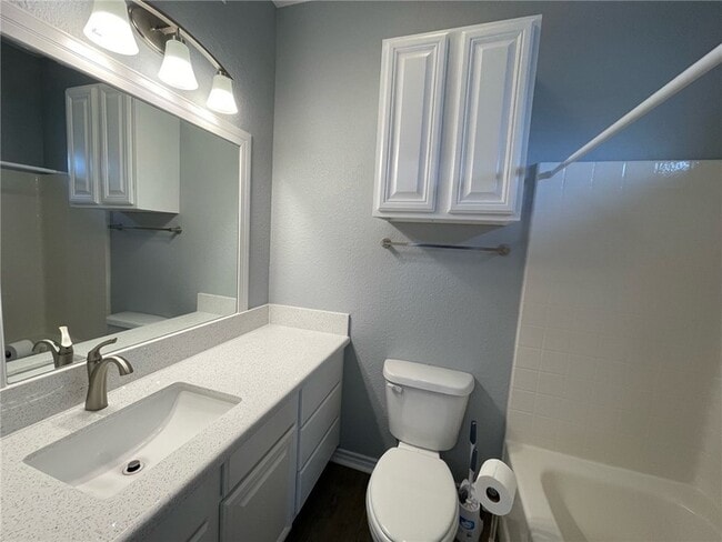 Building Photo - 3838 Oldenburg Ln