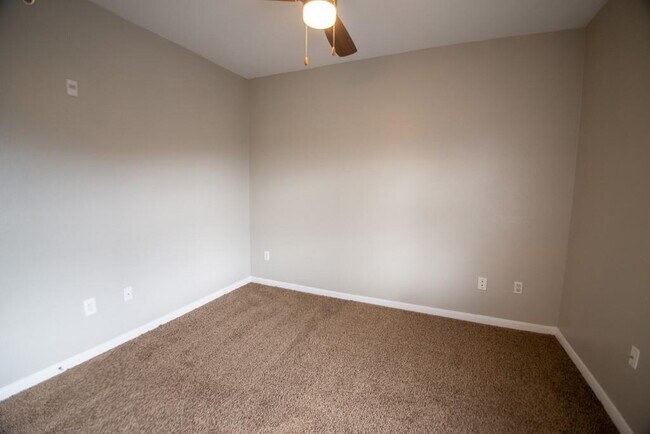 Building Photo - 2320 Gracy Farms Ln