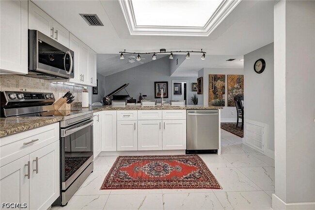 Building Photo - 787 Overiver Dr