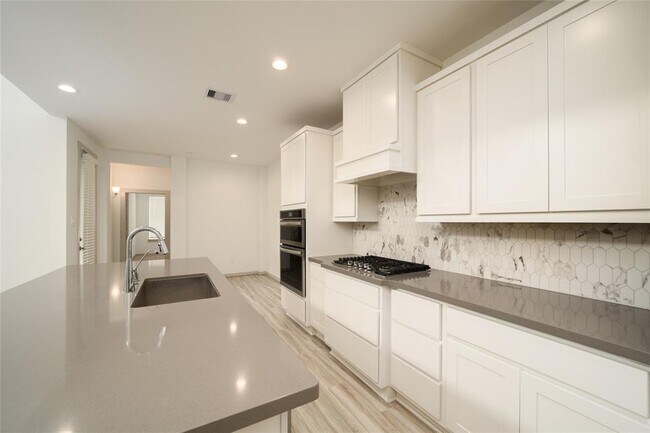 Building Photo - 29423 Red Rocks Pk Dr